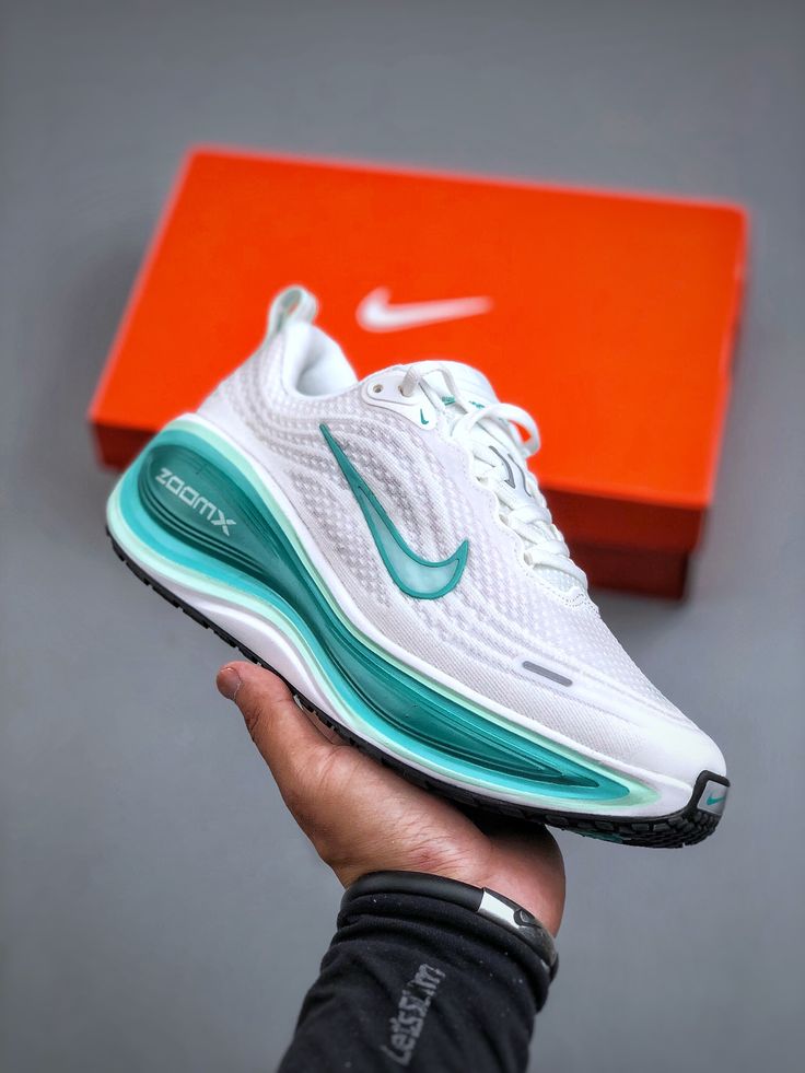 Nike Vomero Plus