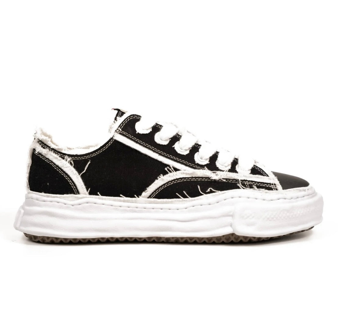 Maison Mihara Black White