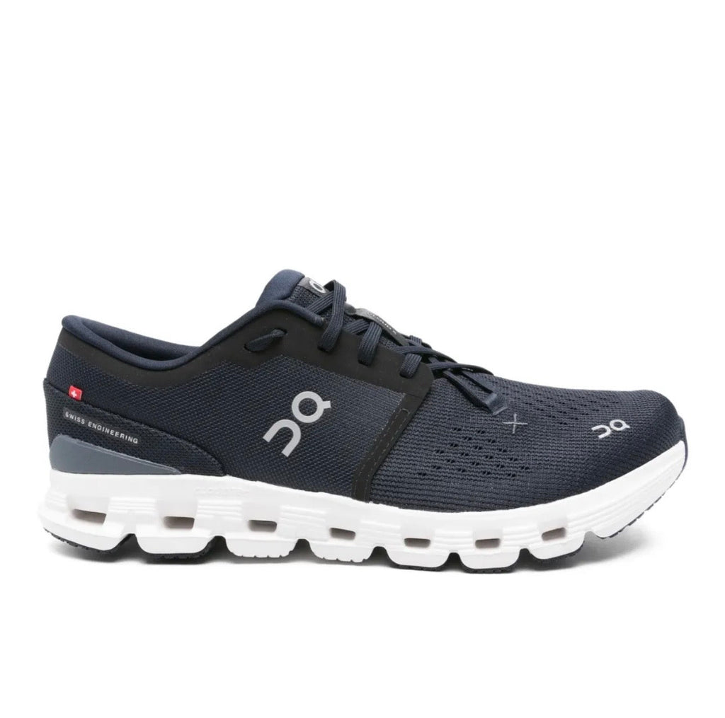 On cloud 5.0 black white