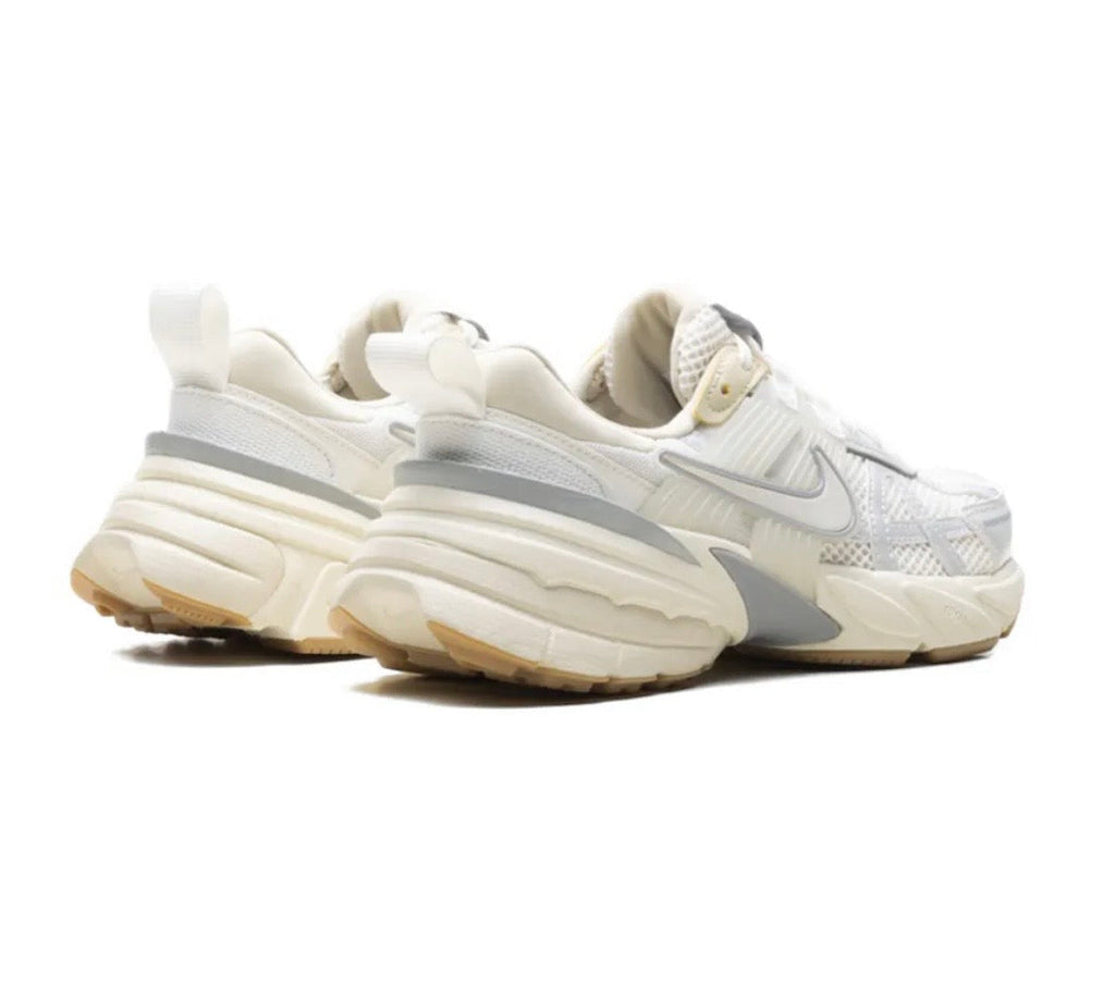 Nike V2K Run Cream Grey Beige